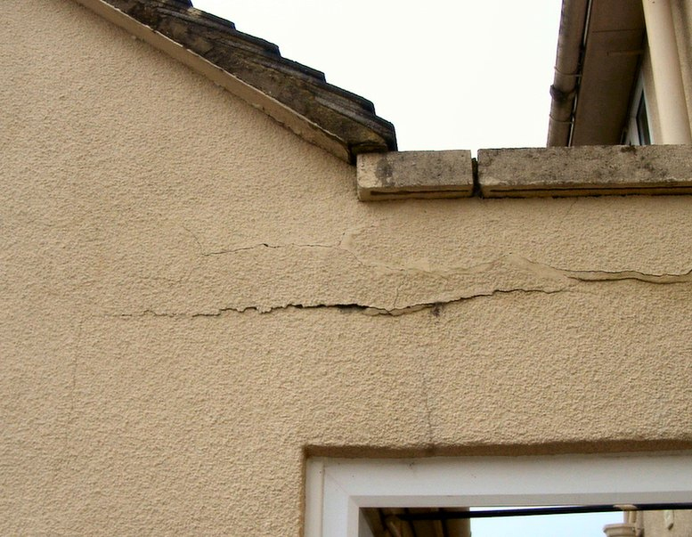 Parapet wall cracking.jpg