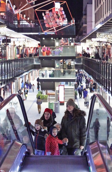 File:Shopping at London Designer Outlet adjacent to Wembley Stadium 7.jpg