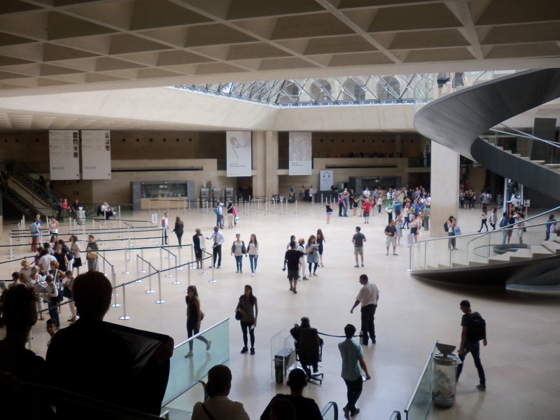 File:Louvre Museum Interior.JPG