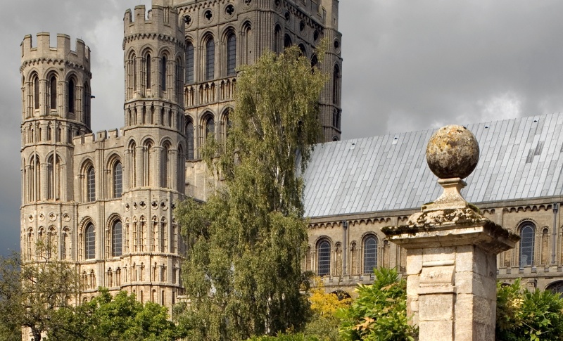File:Ely Cathedral.jpg