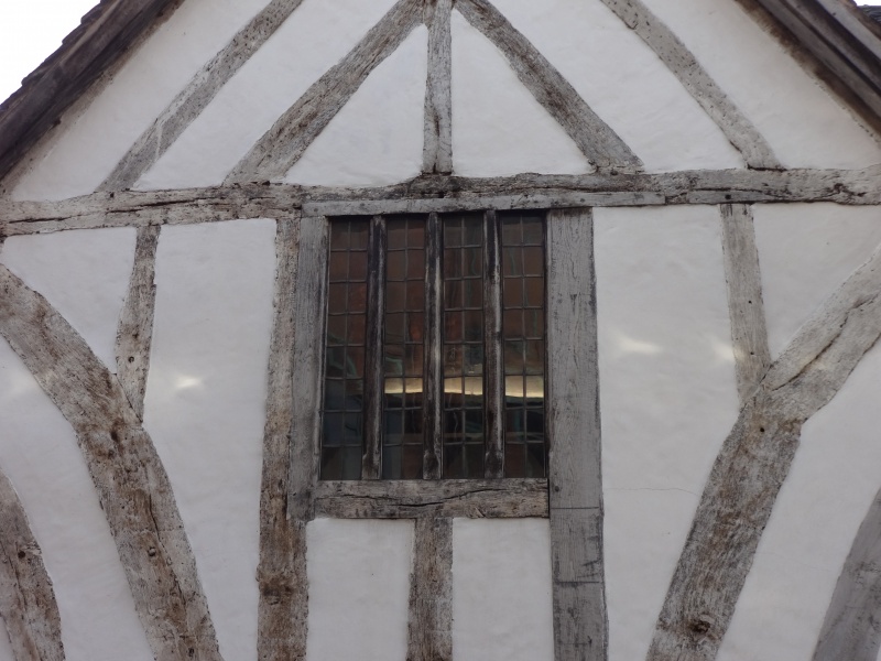 File:Tudor window (4).JPG