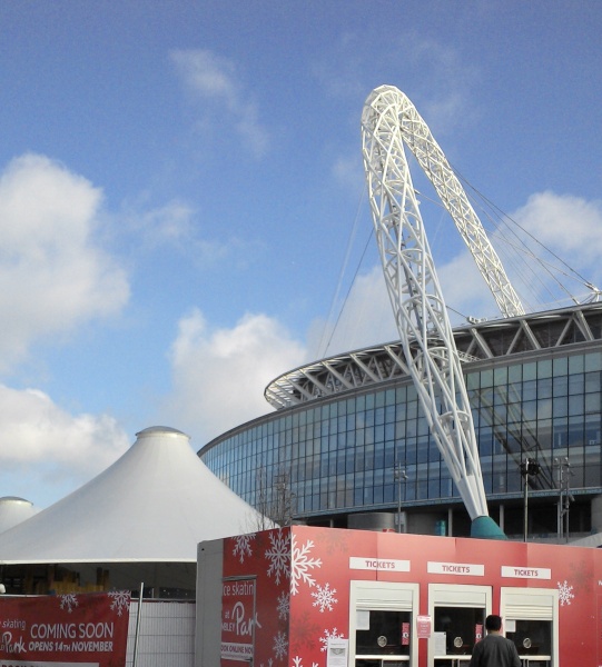 File:Wembley stadium arch.jpg