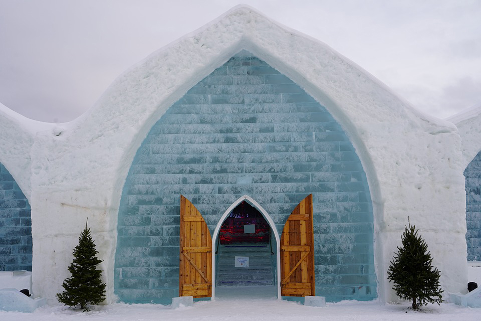 Ice-Hotel-Quebec.jpg