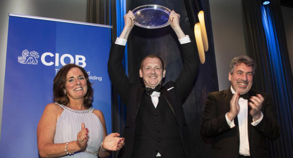 CIOB Awards 2022 David raising plate 1000.jpg