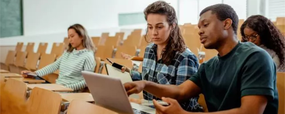 CIOB Multiethnic group of female and male students 1000.jpeg.jpg