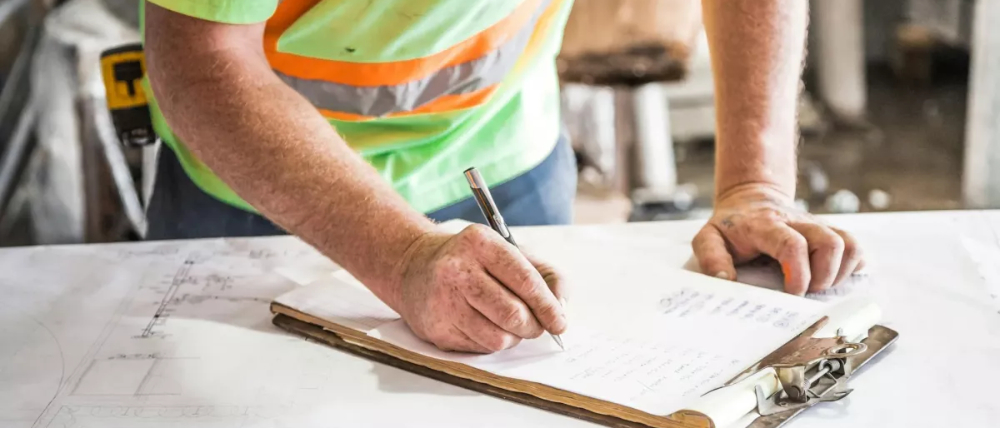 CIOB FMB SME builder clipboard Pexels 1000.jpg