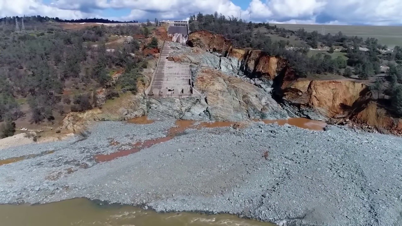 Oroville Dam Spillway 7.1.jpg