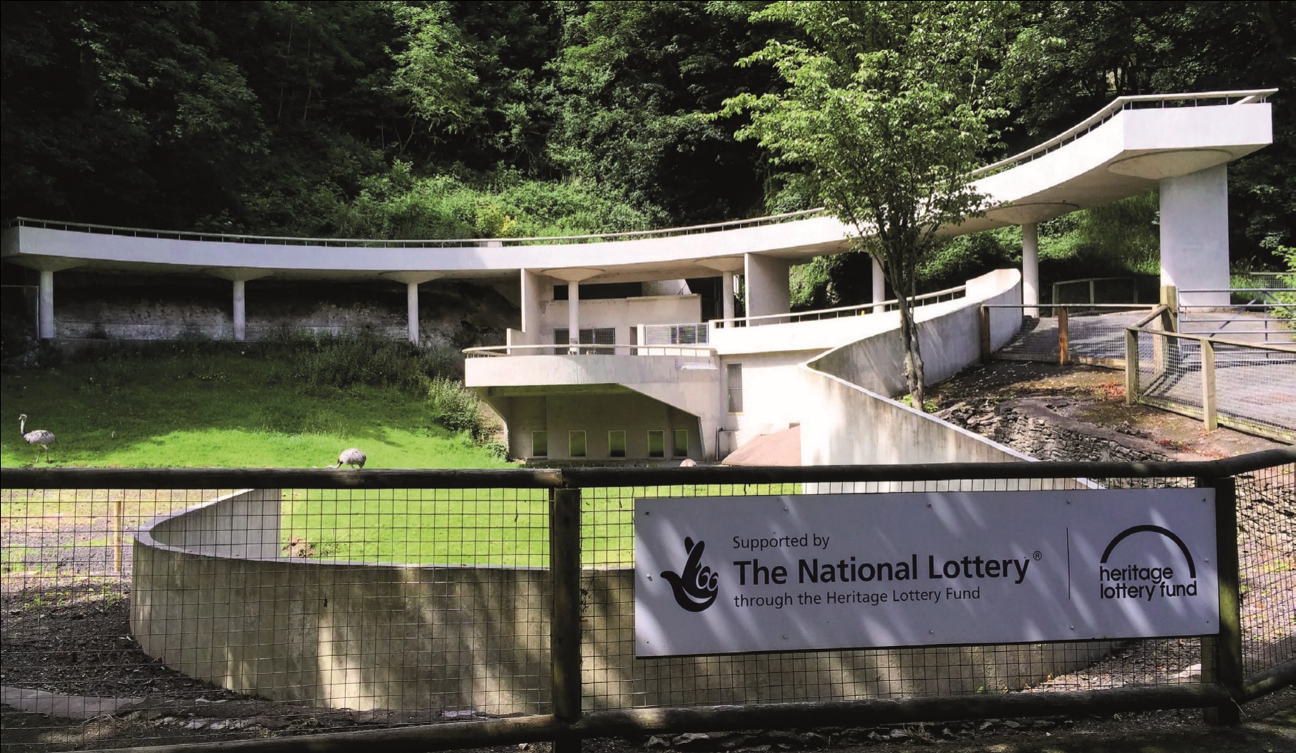 The bear pit at Dudley Zoo.jpg