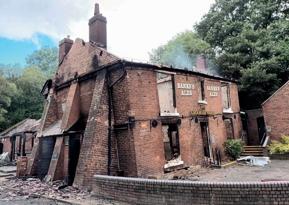 The crooked house.jpg