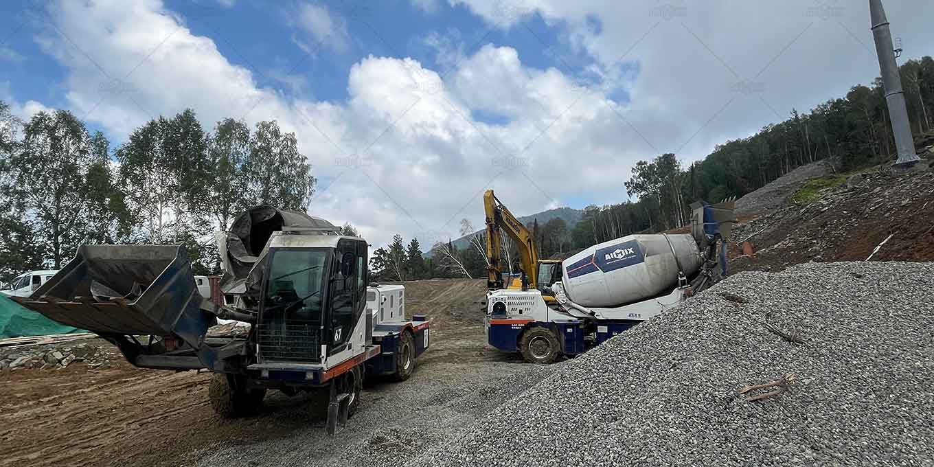 Self loading concrete mixer in Uk.jpg