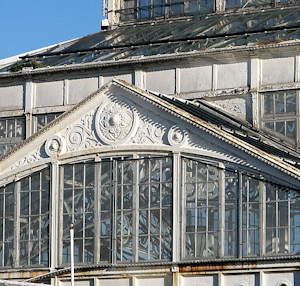 Winter Gardens Great Yarmouth Norfolk Evelyn-Simak The-Winter-Gardens Glass and cast iron structure detail commons wiki.png