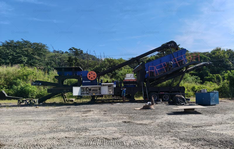 4-in-1 Mobile Stone Crusher in El Salvador.jpg