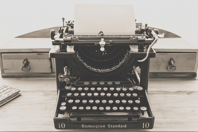 Typewriter-1248088 640.jpg