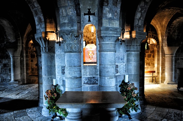 Crypt pixabay 640.jpg