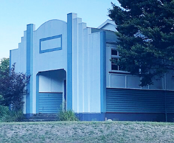 Art Deco power house in Tuai Searlenz Commons Wiki 350.jpg
