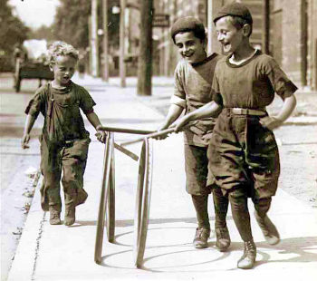 File:Playstreet Boys with hoops on Chesnut Street 350.jpg