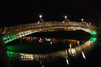1. Liffey hapenny bridge night 350.jpg