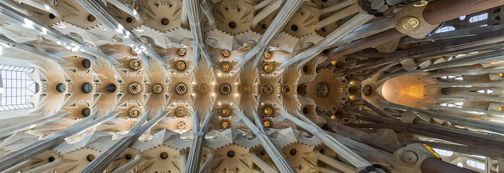 Gaudi-Sagrada-Familia crop.jpg