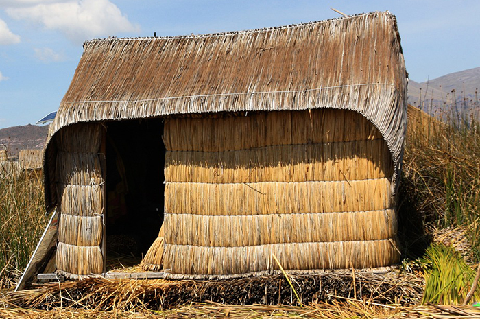 Uros-Floating-Islands.jpg