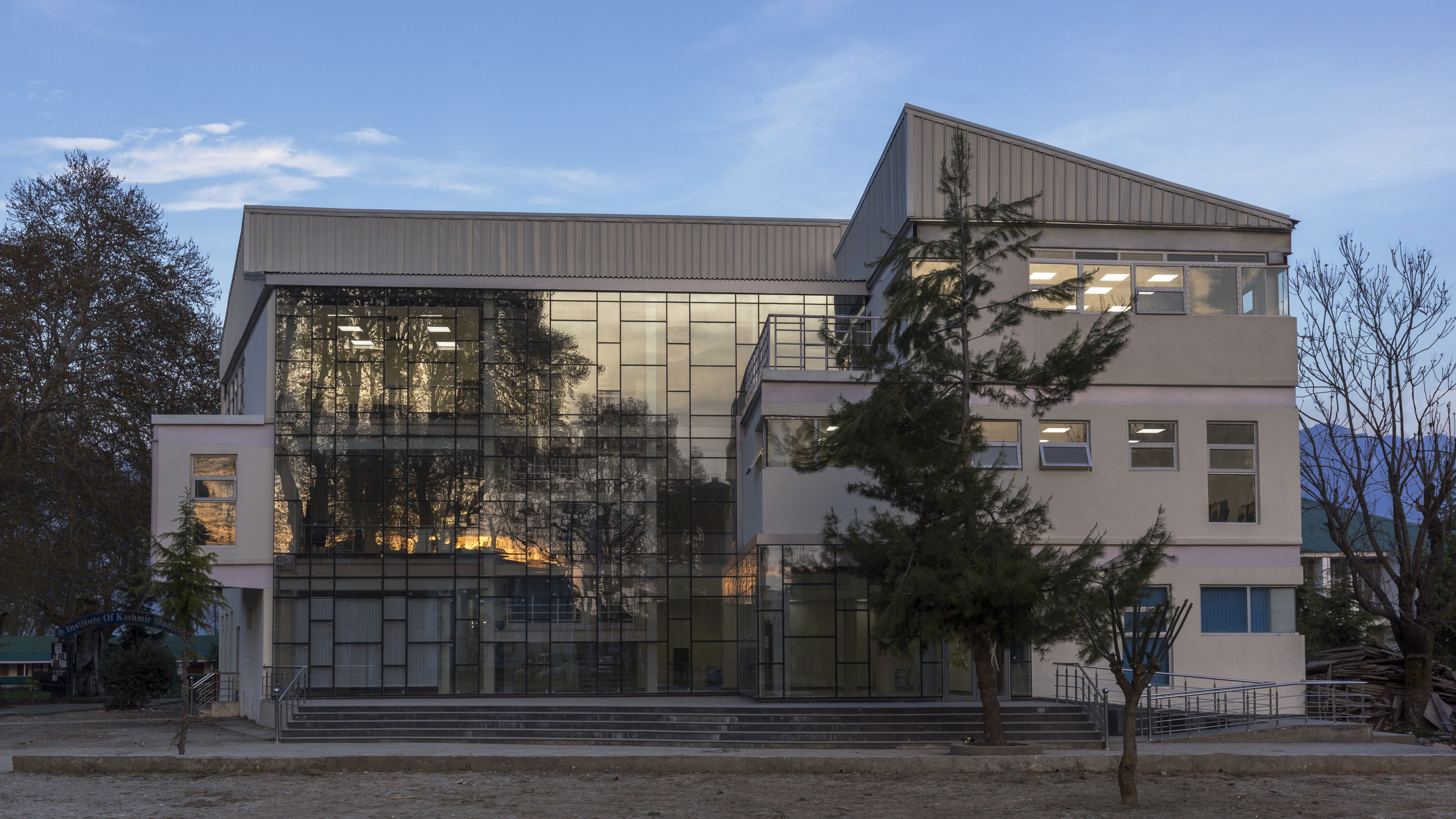 Kashmir University Law Faculty Building 1.jpg