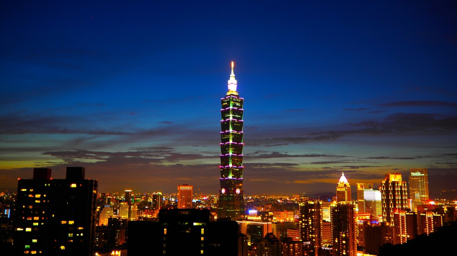 Taiwan - Taipei 101 at night iStock 000082368233 Small.jpg