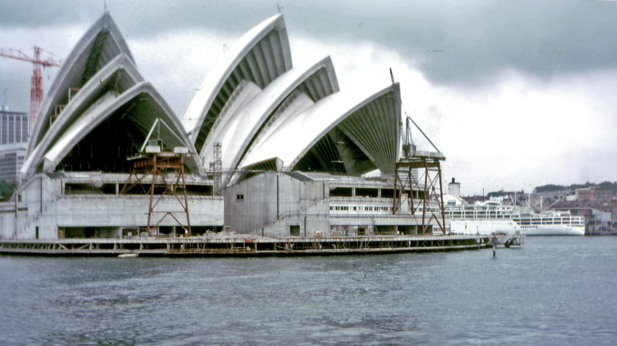 Sydney Opera House construction 1968.jpg