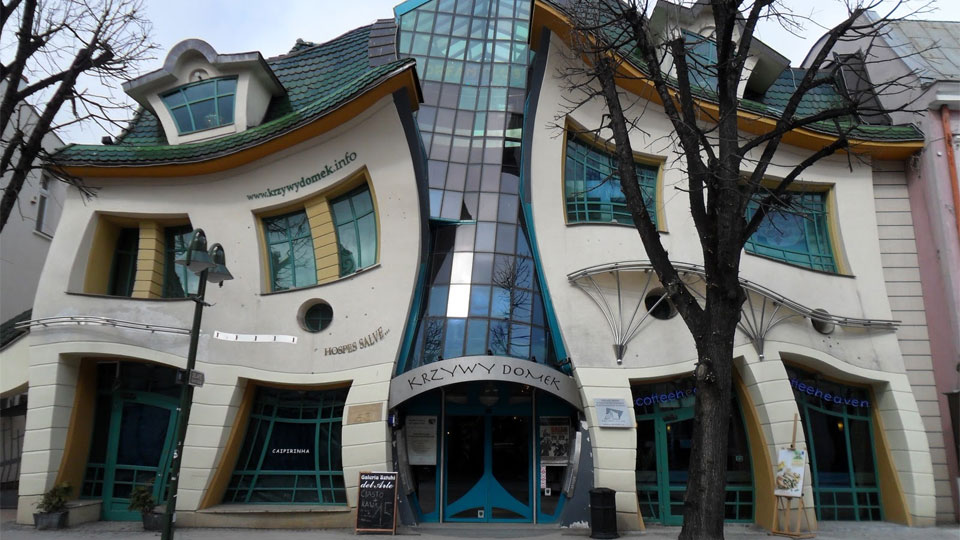 Little Crooked House, Poland - Designing Buildings