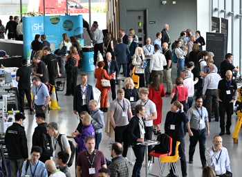 File:RAICo event crowd 350.jpg