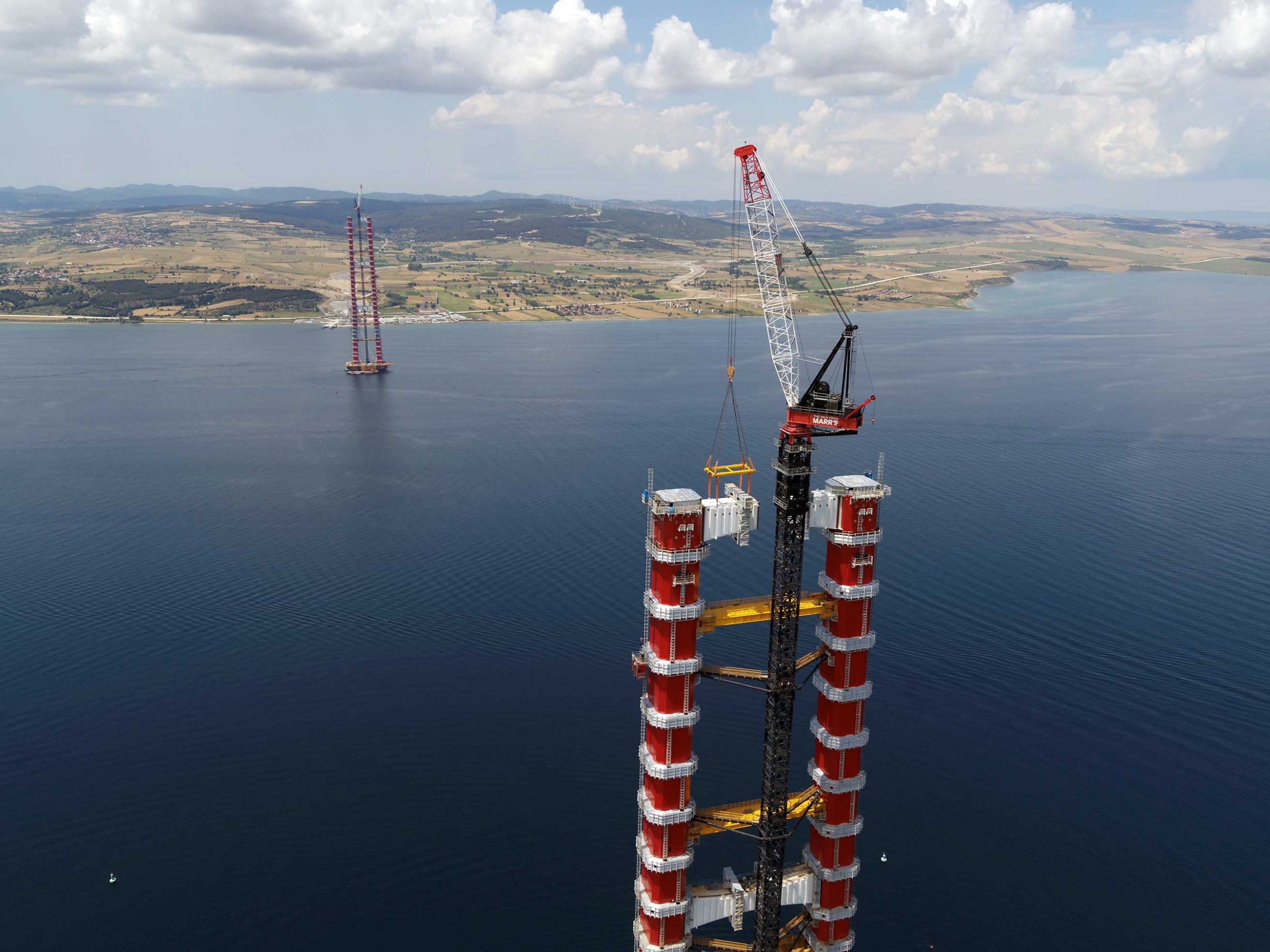 Marr 2480D installing the UCB on the 1915Canakkale Bridge tower Credit-FilmGenetik.jpg