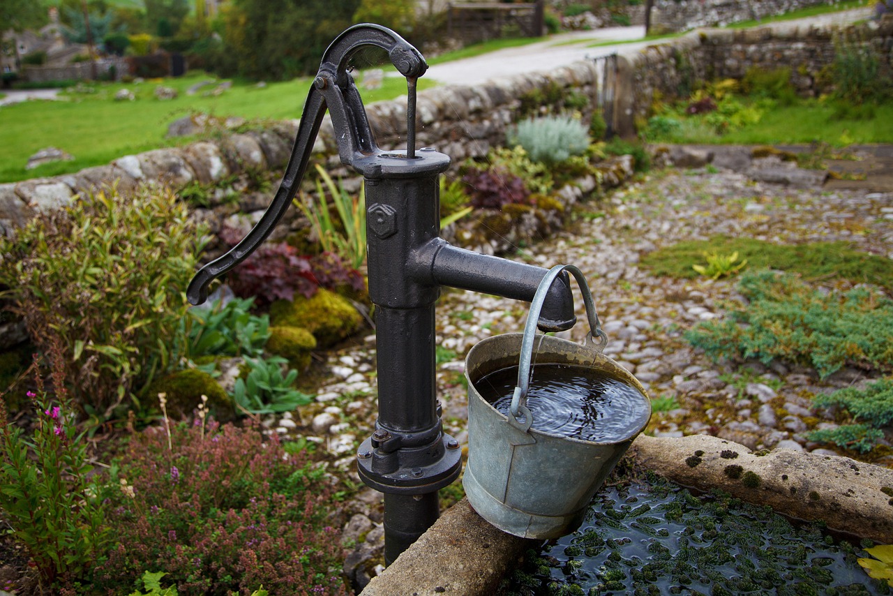 Water pump-gde7f948b6 1280.jpg