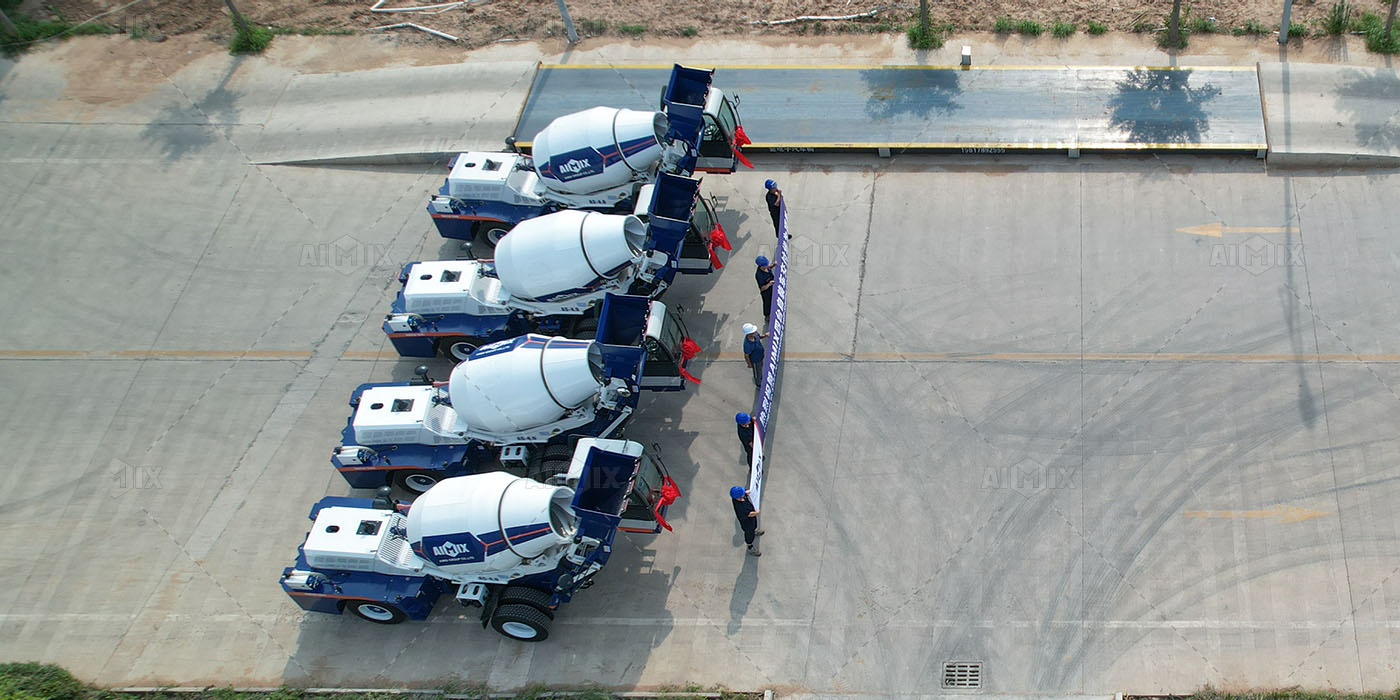 4 sets of mobile self loading concrete mixer trucks for sale are deliveryed to Huawei for the start of our strategic cooperation.jpg