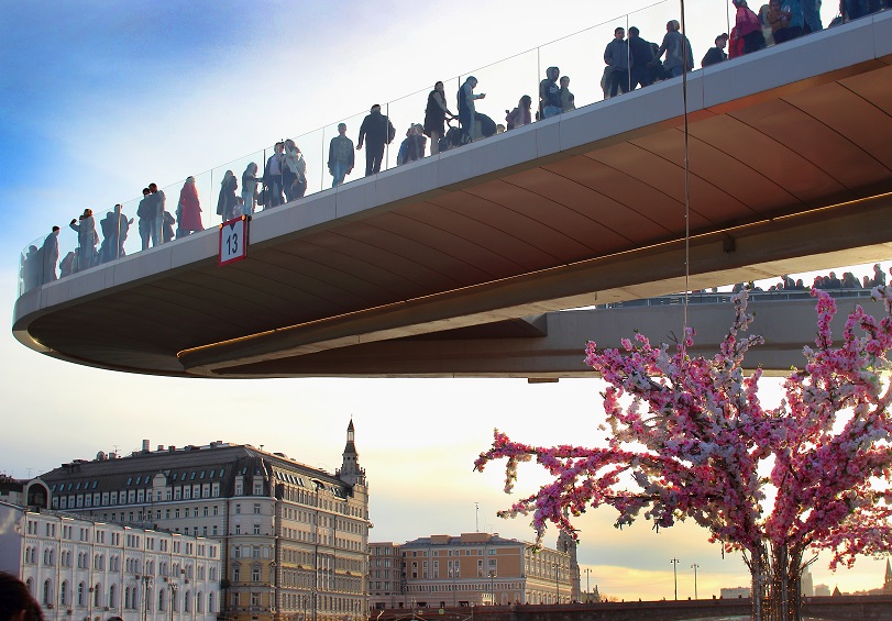 ICE people-on-bridge-istock.jpg