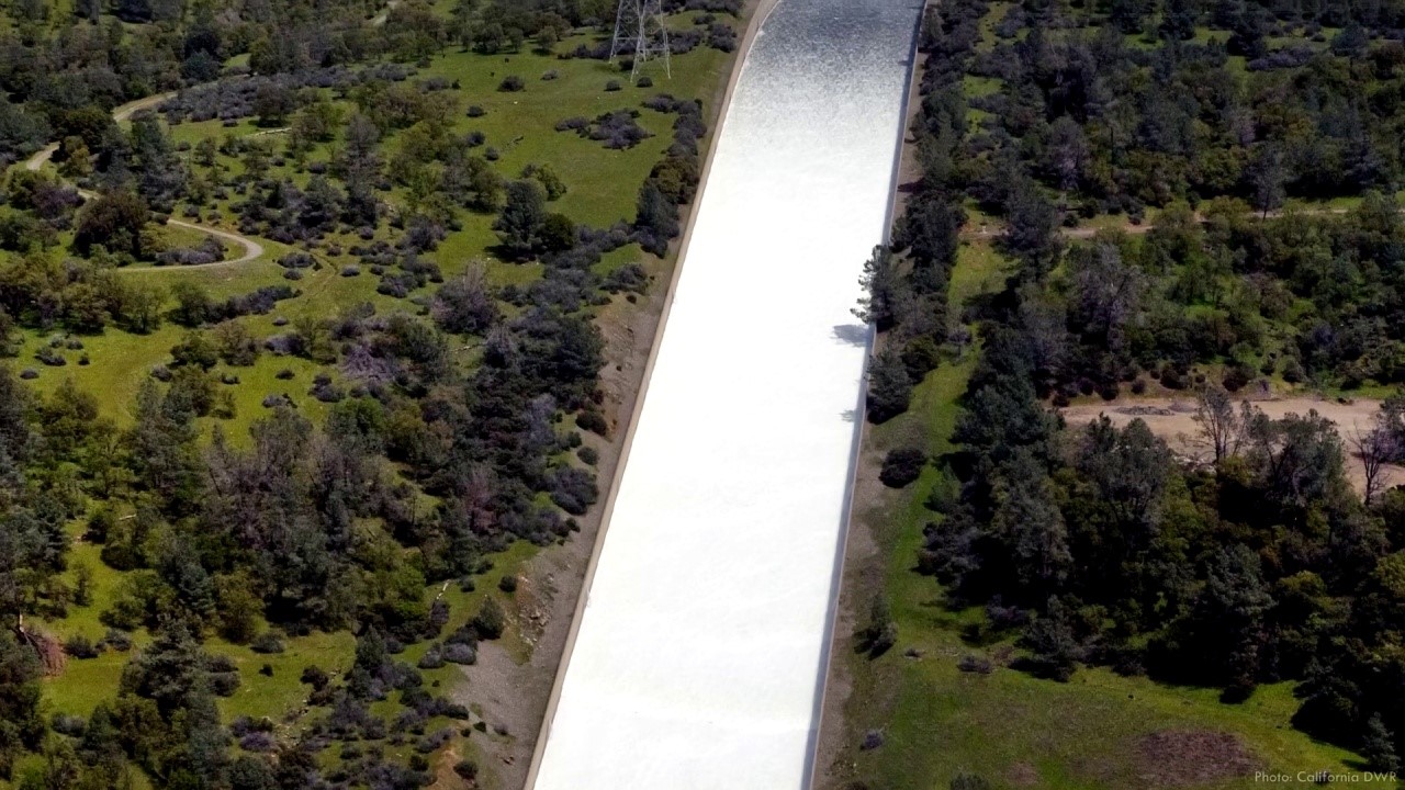 Oroville Dam Spillway 11.jpg