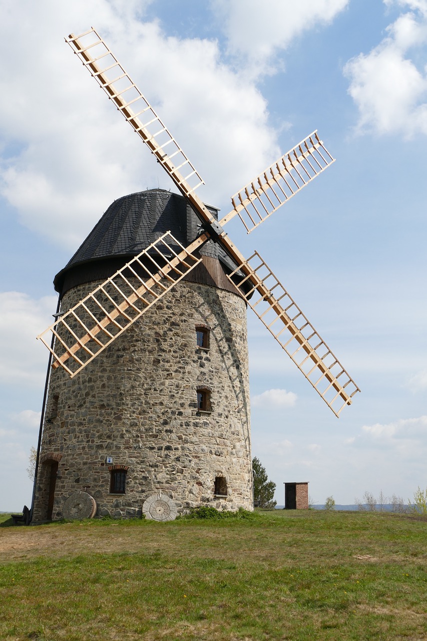 Trad windmill-pixabay.jpg