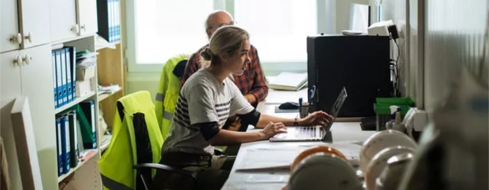 CIOB construction team working in an office 1000.jpg