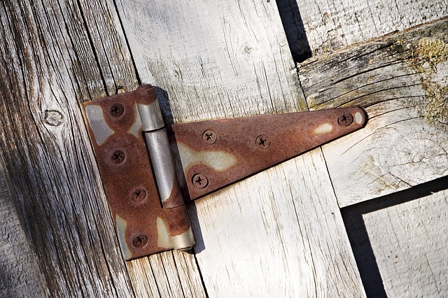 T-hinge-pixabay 640.jpg