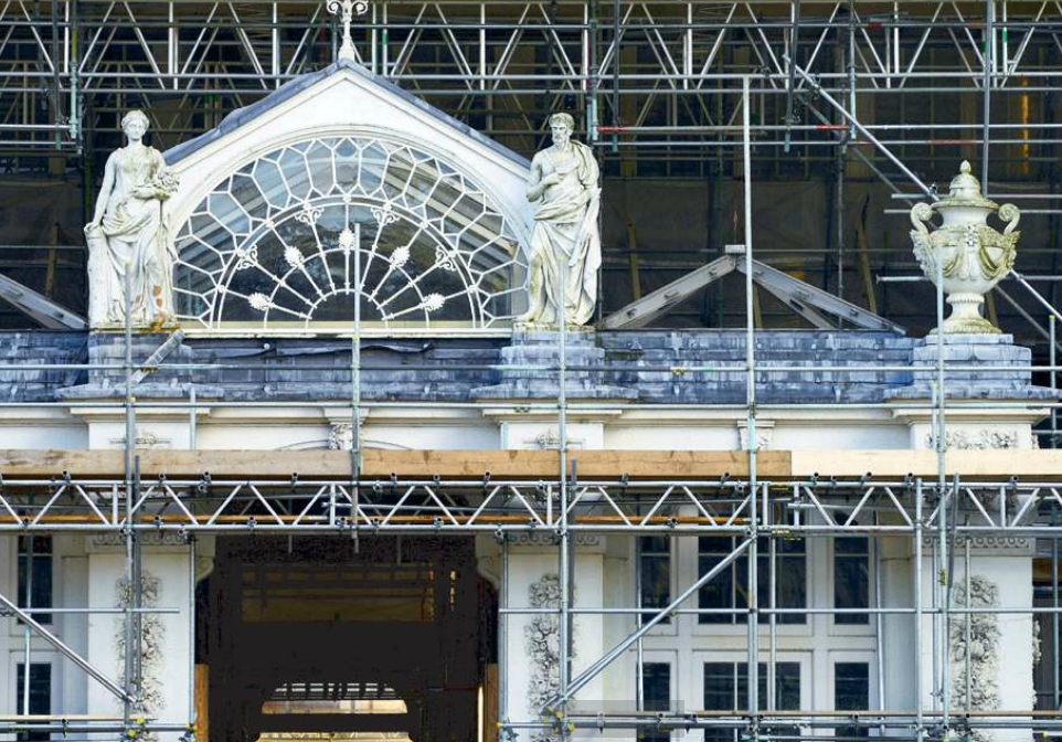 The transept entrance to the Temperate House.jpg