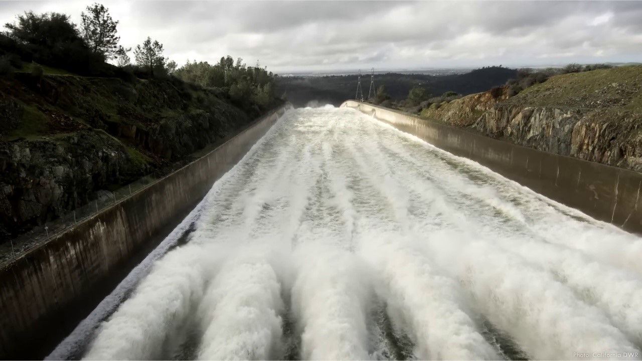 Oroville Dam Spillway 2.jpg