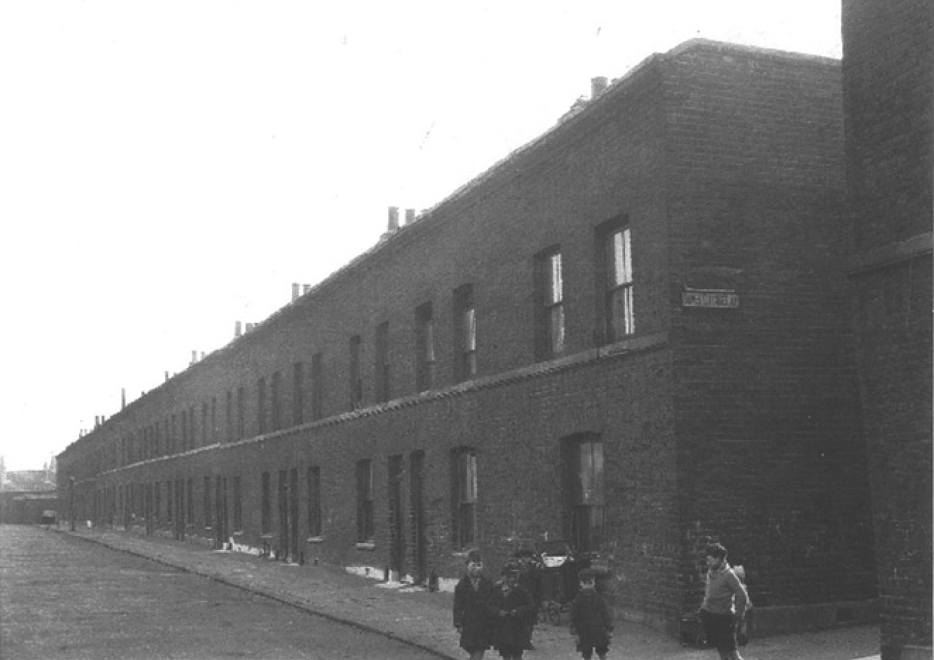 Item 25864 - Slum Nisbet Street, Shoreditch.png
