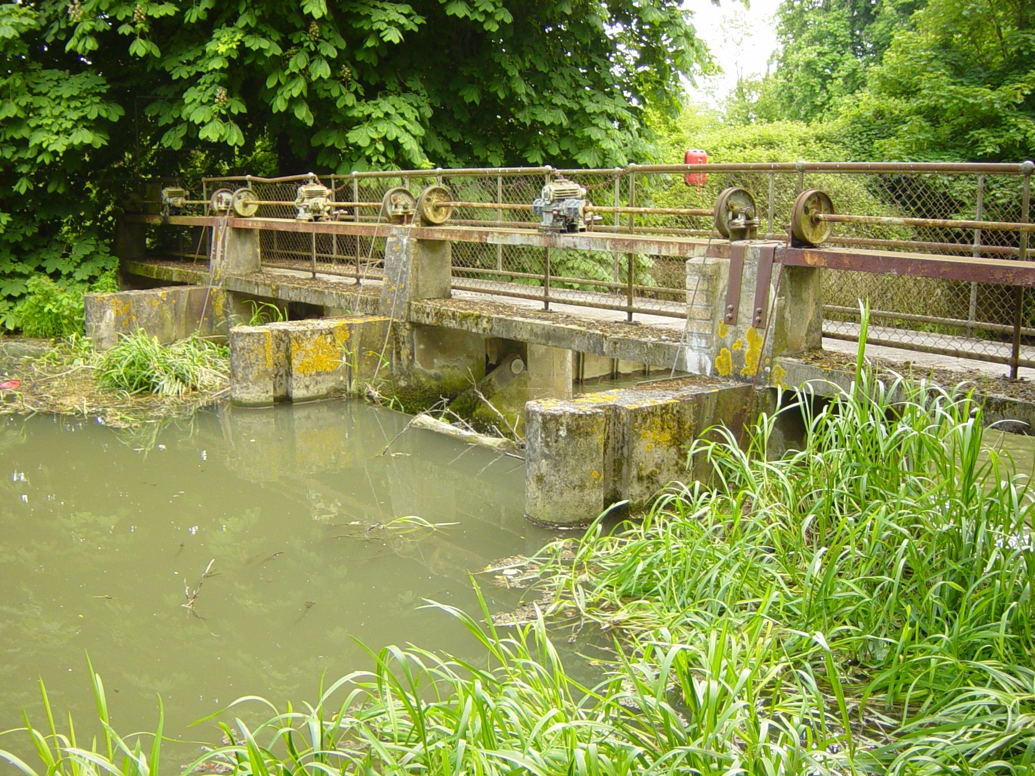 Canal sluice gate.JPG