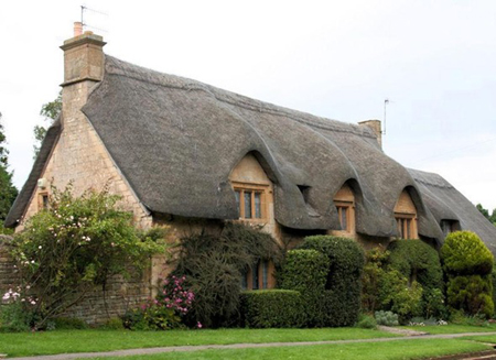 Top 7 Reasons to Buy Synthetic Thatch Roofing Materials - amaZulu