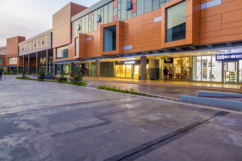 File:Landmark Retail Boulevard 7.jpg