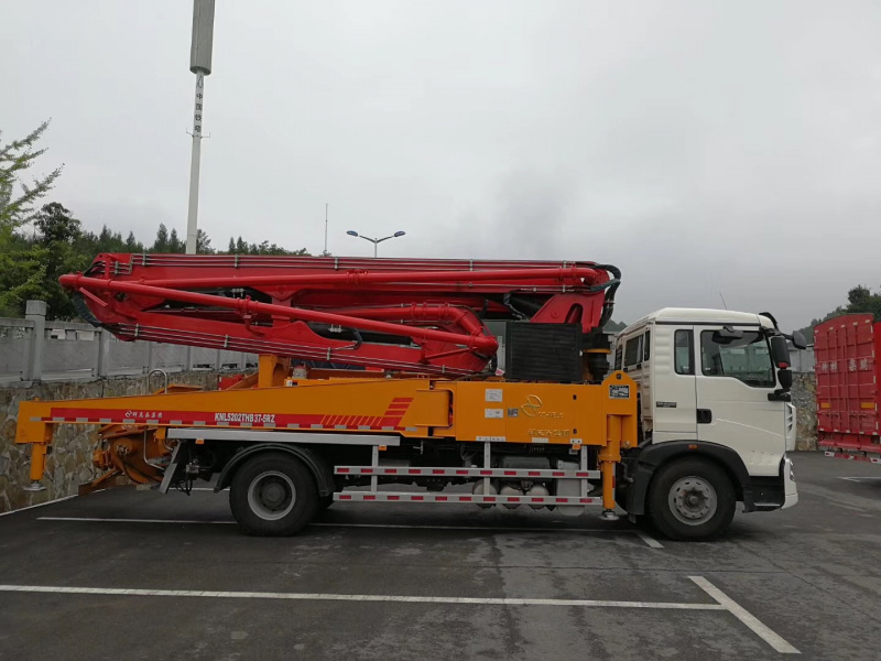File:Concrete Boom Pump.jpg