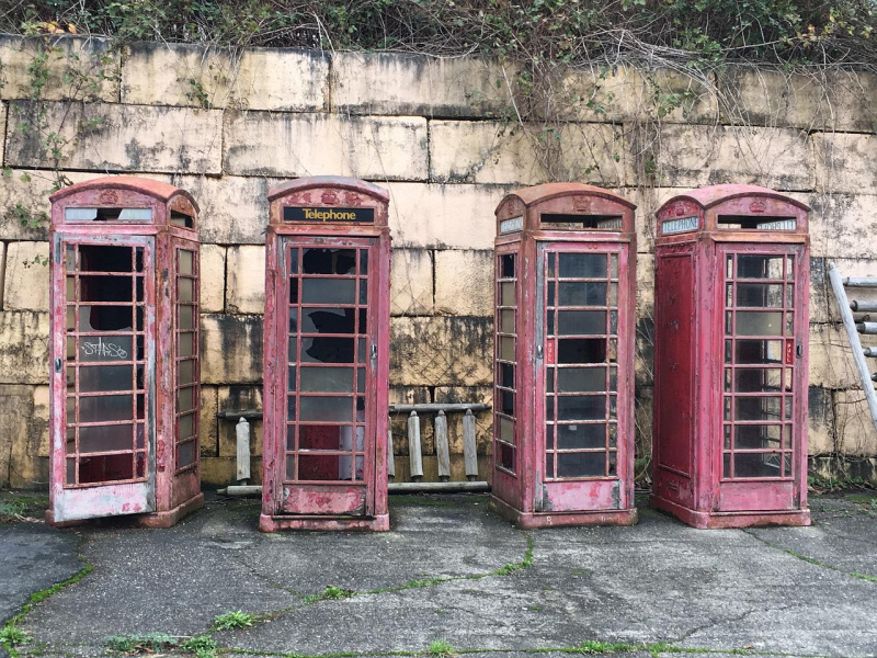 File:Red phone box-2400002 1280.jpg
