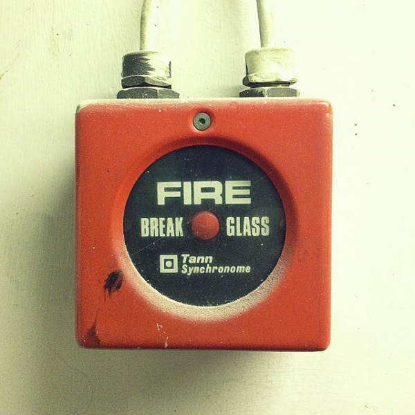 File:Fire alarm-450799 640.jpg