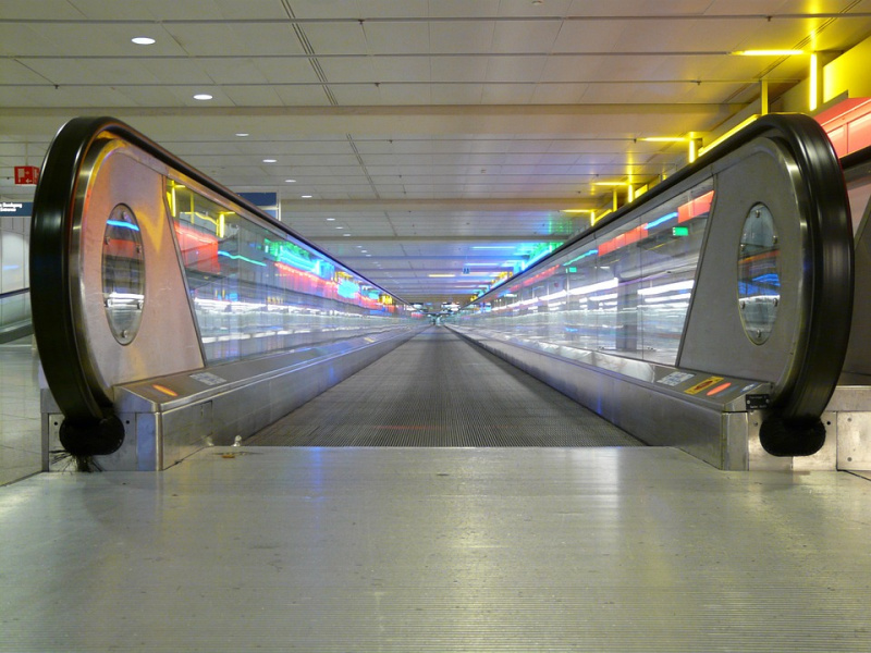 File:MovingWalkway.jpg