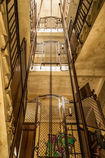 File:Old lift.jpg