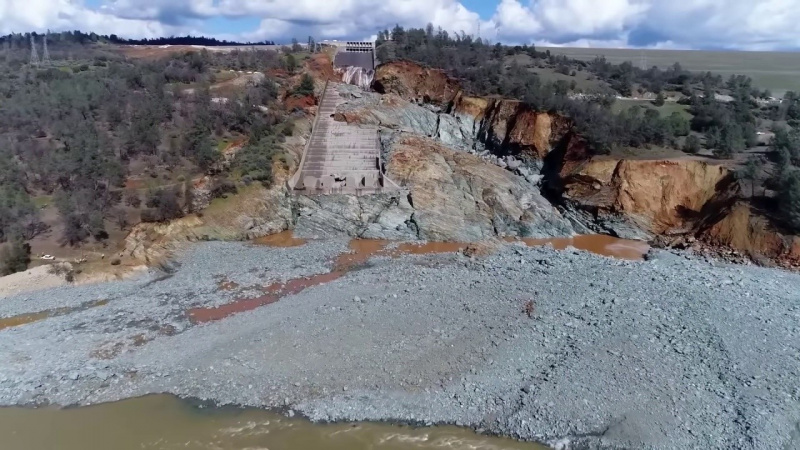 File:Oroville Dam Spillway 7.1.jpg