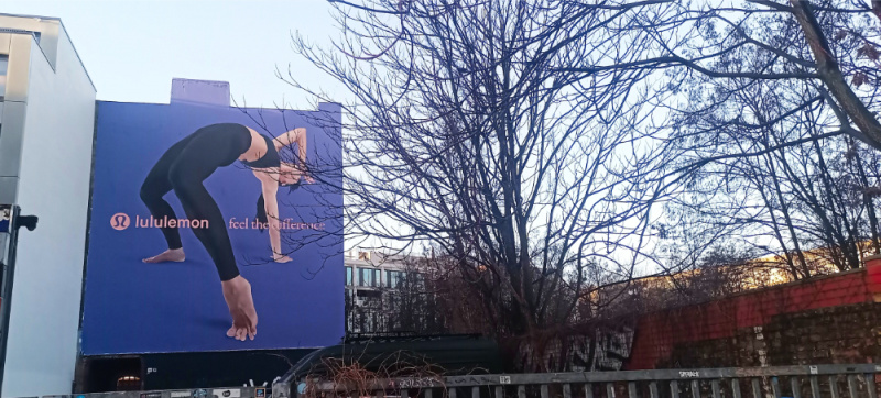 File:Advertising Mural Berlin 1000.jpg