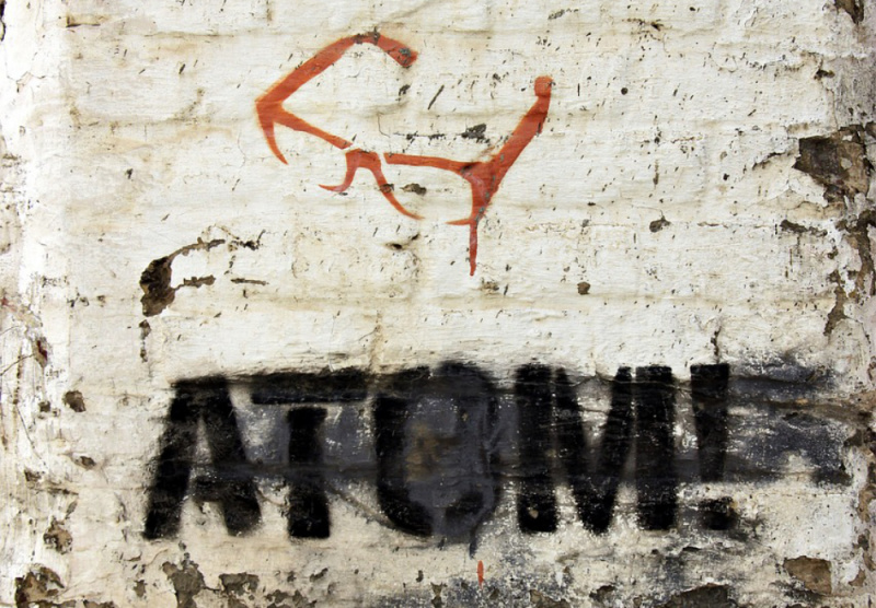 File:Graffiti- Atom 3655003 1000.jpg